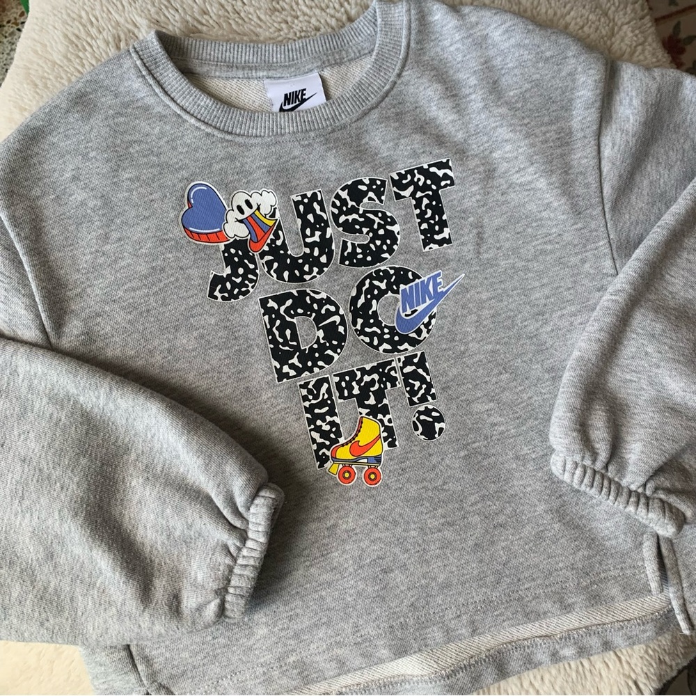 Nike Kids Gray Just‎ Do It Roller Skate Sweatshirt Size Small 4-5 years